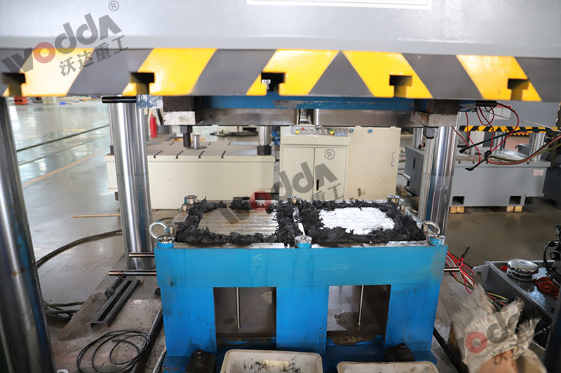 315噸樹(shù)脂井蓋成型液壓機(jī)模具 315噸樹(shù)脂井蓋成型液壓機(jī)模具