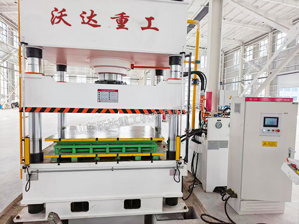 400噸金屬成型液壓機調(diào)試完成