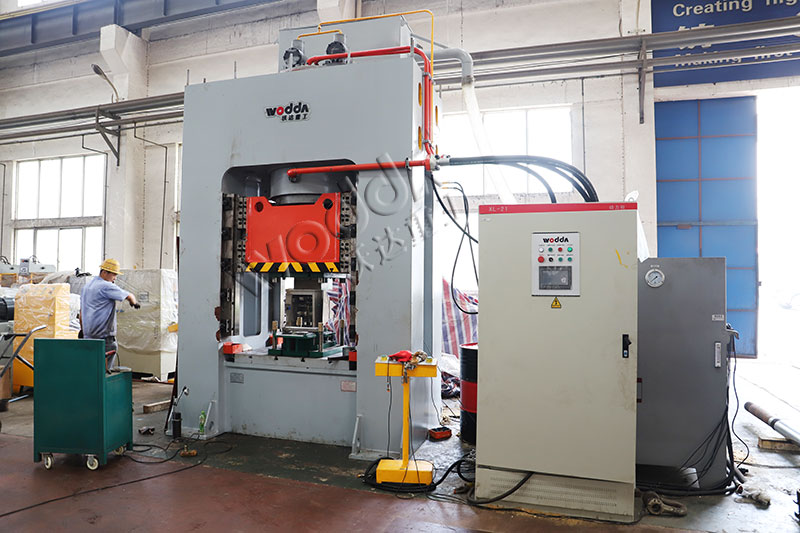 500噸框架式液壓機(jī) 500噸框架式液壓機(jī)